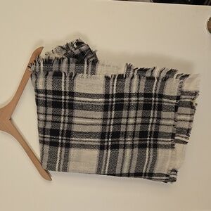 Black and white loose knit blanket scarf